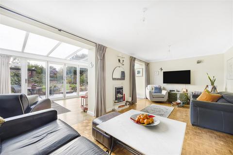 3 bedroom end of terrace house for sale, Benyon Court, Bath Road, Reading