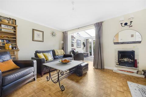 27, Benyon Court Bath Road, Reading, RG1 6HR