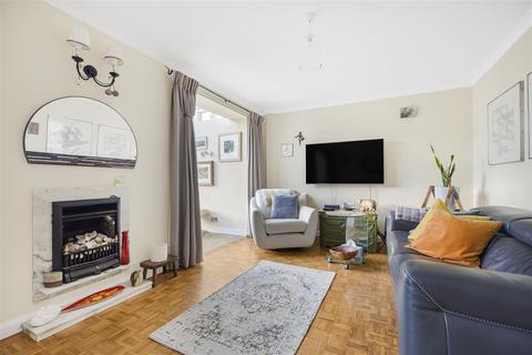 27, Benyon Court Bath Road, Reading, RG1 6HR