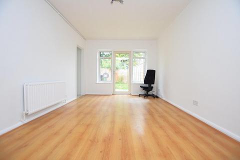 2 bedroom flat to rent, Mill Lane, Romford, RM6