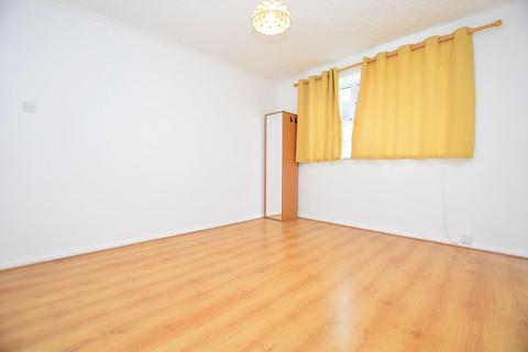 2 bedroom flat to rent, Mill Lane, Romford, RM6