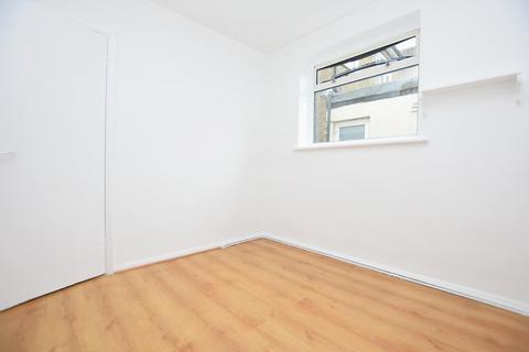 2 bedroom flat to rent, Mill Lane, Romford, RM6