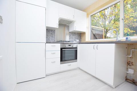 2 bedroom flat to rent, Mill Lane, Romford, RM6