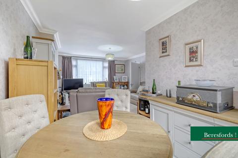 28 Queenswood Avenue, Hutton, Brentwood, CM13 1HU