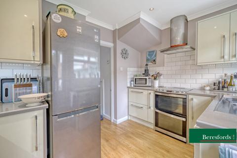 28 Queenswood Avenue, Hutton, Brentwood, CM13 1HU