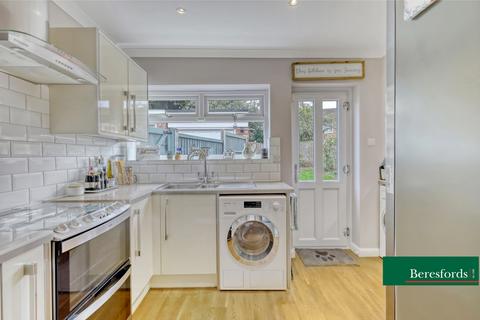 28 Queenswood Avenue, Hutton, Brentwood, CM13 1HU