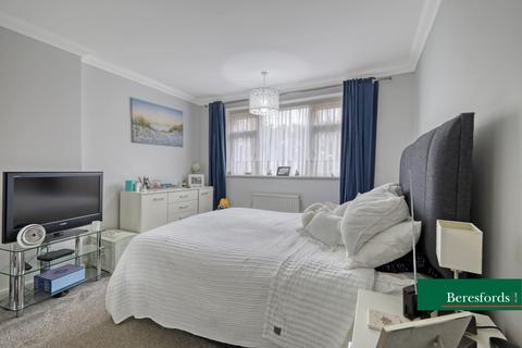 28 Queenswood Avenue, Hutton, Brentwood, CM13 1HU