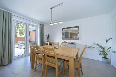 4 bedroom house to rent, Hewitts Road, Cranleigh GU6