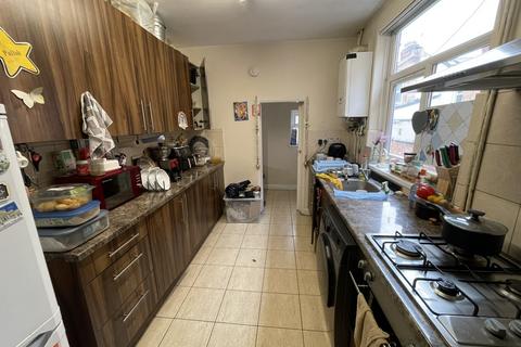 3 bedroom terraced house to rent, Walton Street, Leicester, Leicestershire, LE3