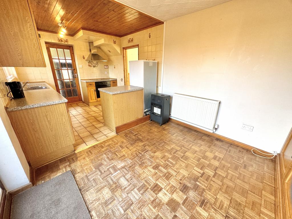 Kitchen   Dining Area