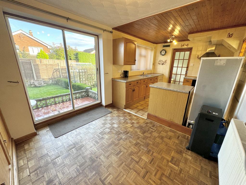 Kitchen   Dining Area