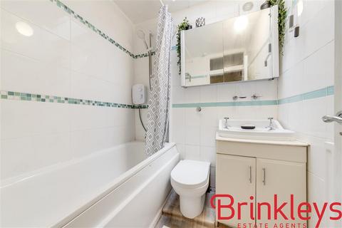 5 bedroom terraced house to rent, Danebury Avenue, London