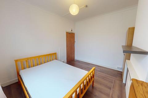 1 bedroom in a house share to rent, Saxon R2