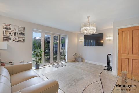 1 King Henrys Walk, Epping, CM16 6FH