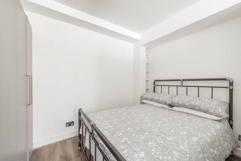 Studio to rent, Caroline Court, Notting Hill, London, W11