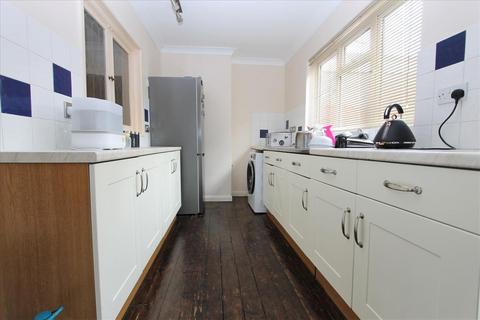 3 bedroom house to rent, Winton Close, London, N9