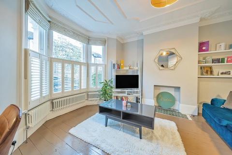 3 bedroom flat for sale, Harbut Road, Battersea