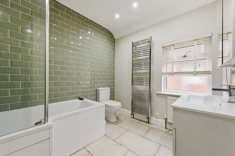 12 Headley Road, Liphook, GU30 7NP