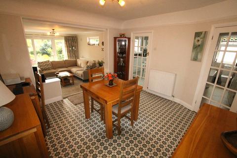 2 bedroom detached bungalow for sale, Greenfield Avenue, Watford WD19