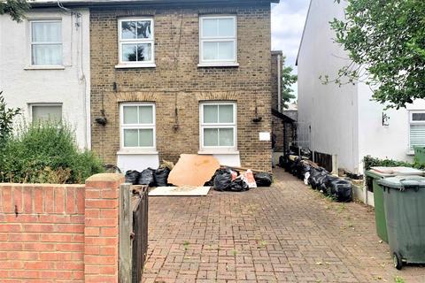 4 bedroom terraced house to rent, Idmiston Road, London