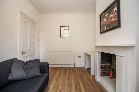 4 bedroom terraced house to rent, Idmiston Road, London