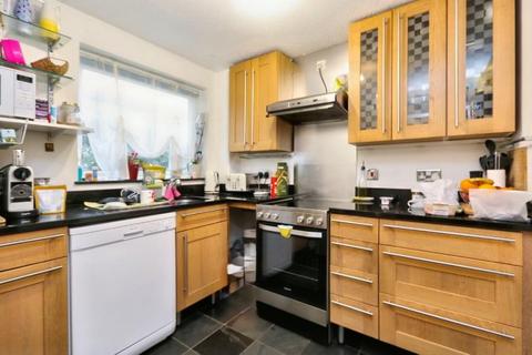 2 bedroom apartment to rent, Exeter Court, Surbiton KT6