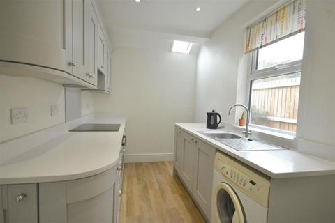 2 bedroom terraced house to rent, Knighton Fields Road East, Leicester