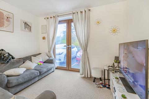 2 bedroom flat for sale, Peregrine Way, Bradford BD6