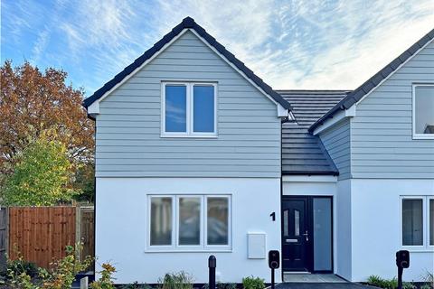 2 bedroom end of terrace house for sale, Nightingale Close, Redhill