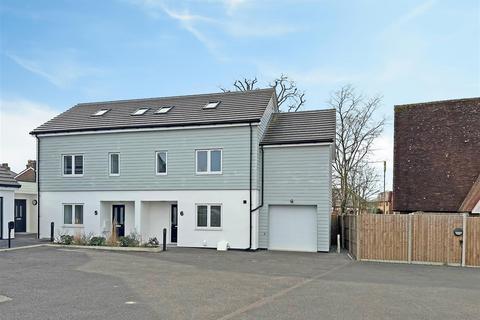 4 bedroom semi-detached house for sale, Nightingale Close, Redhill