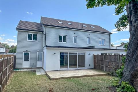 4 bedroom semi-detached house for sale, Nightingale Close, Redhill
