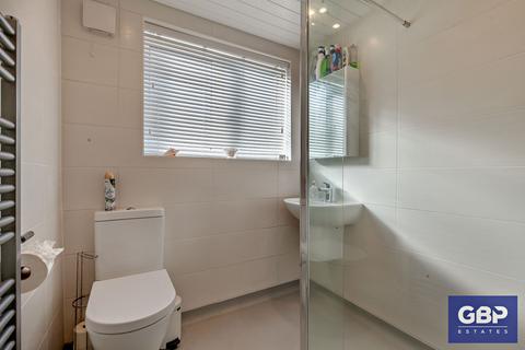23 Cherrydown Walk, Romford, RM7 8HJ