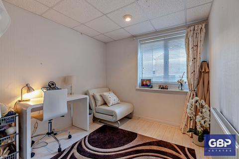 23 Cherrydown Walk, Romford, RM7 8HJ