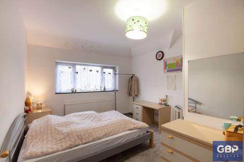 54 Whitchurch Road, Romford, RM3 9EH