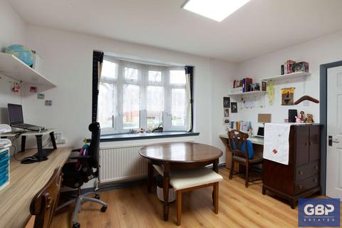 54 Whitchurch Road, Romford, RM3 9EH