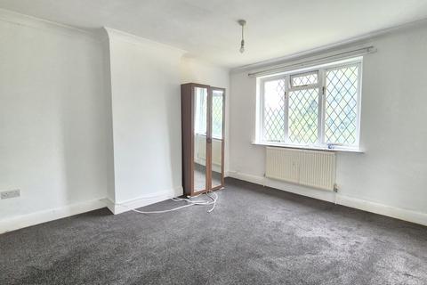 3 bedroom semi-detached house to rent, Bath Road, Harmondsworth, UB7