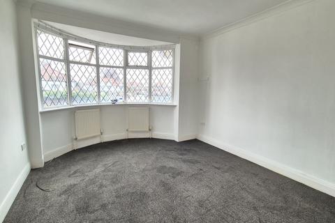 3 bedroom semi-detached house to rent, Bath Road, Harmondsworth, UB7