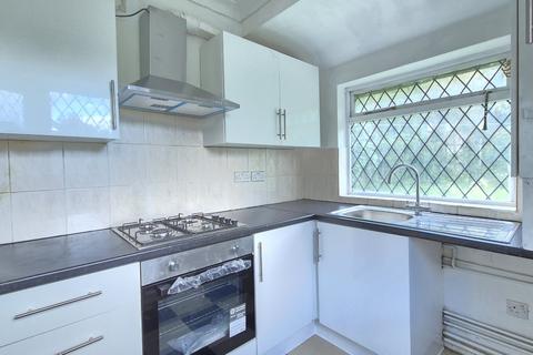 3 bedroom semi-detached house to rent, Bath Road, Harmondsworth, UB7