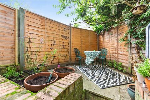 1 bedroom apartment for sale, County Grove, London, SE5