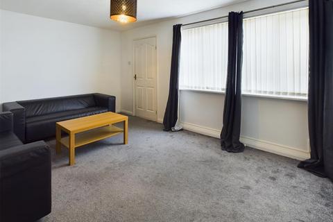 3 bedroom terraced house to rent, Easedale Gardens, Gateshead NE9