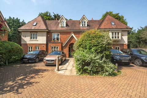 3 bedroom terraced house to rent, Bassett Green Road, Hampshire SO16