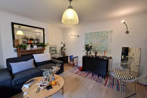 3 bedroom maisonette to rent, Hackney, London E8