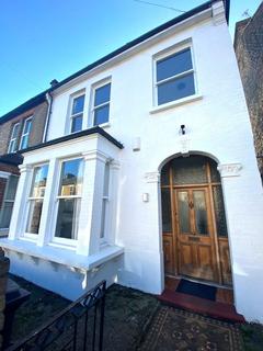 4 bedroom semi-detached house to rent, London E10