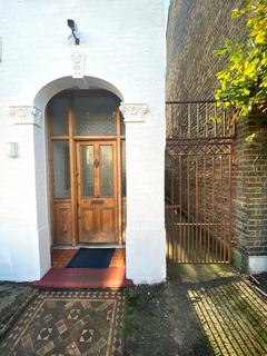 4 bedroom semi-detached house to rent, London E10