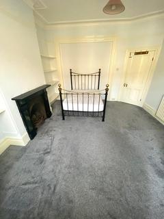 4 bedroom semi-detached house to rent, London E10