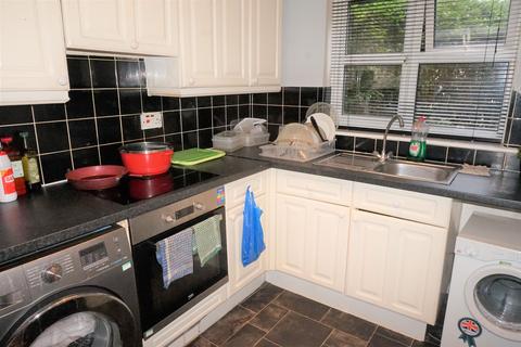 2 bedroom flat to rent, London E13