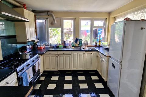 1 bedroom in a house share to rent, Ilford IG3