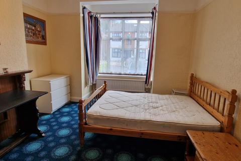 1 bedroom in a house share to rent, Ilford IG3