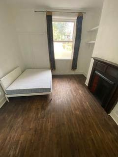 1 bedroom in a house share to rent, London E5