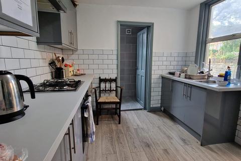 1 bedroom in a house share to rent, London E5